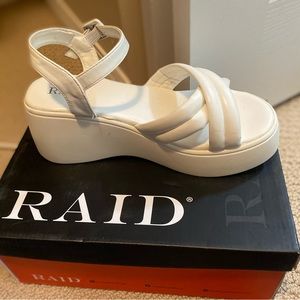 Raid sandals